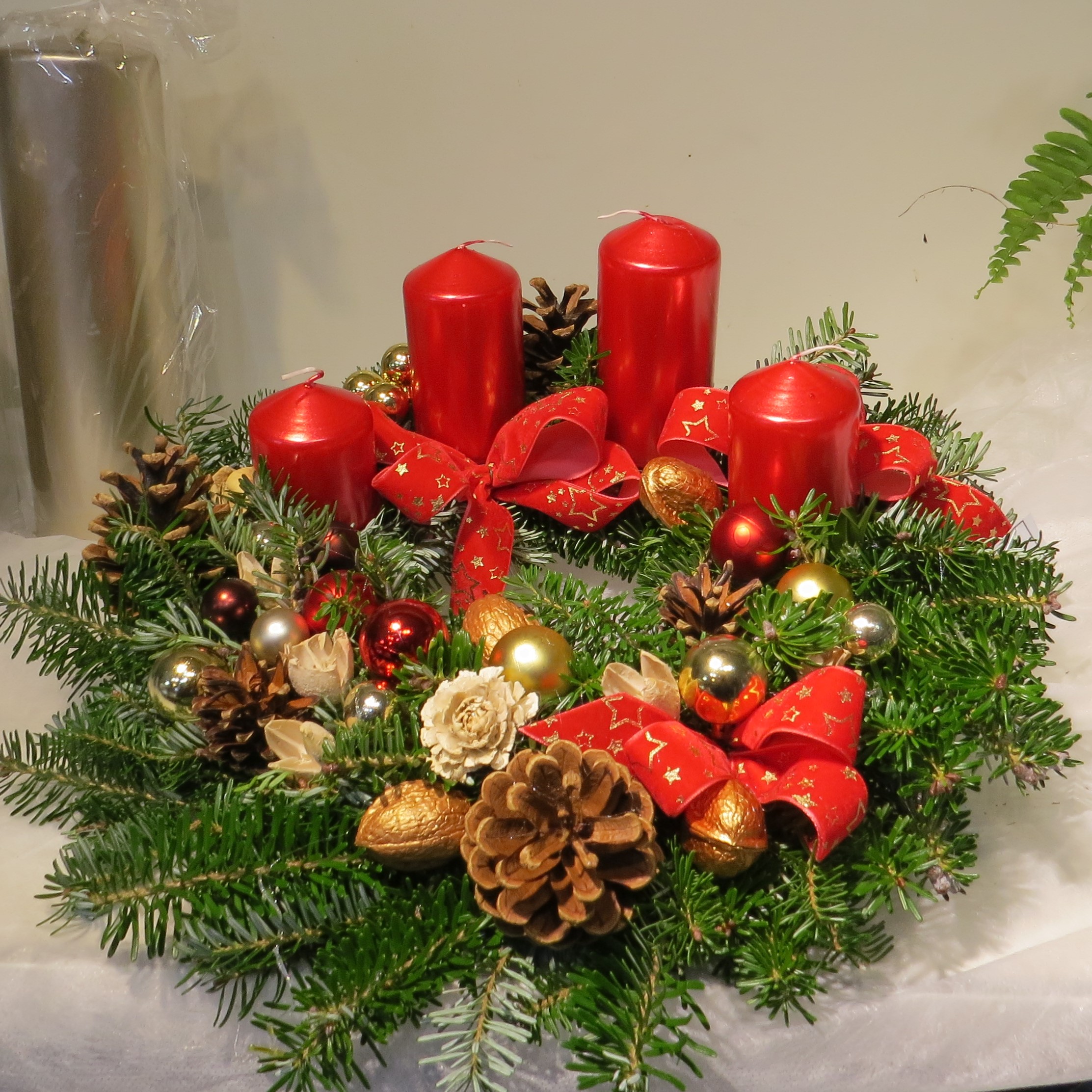 Věnec jedlový adventní 30 cm červený